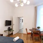 Unique Style Old Town - 25 Min From The Airport - By Homelike *