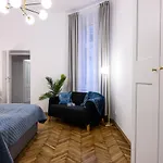 Unique Style Old Town - 25 Min From The Airport - By Homelike *