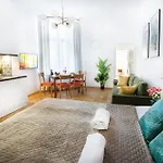 Unique Style Old Town - 25 Min From The Airport - By Homelike 公寓