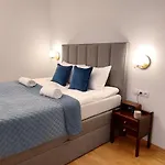 شقة Unique Style Old Town - 25 Min From The Airport - By Homelike