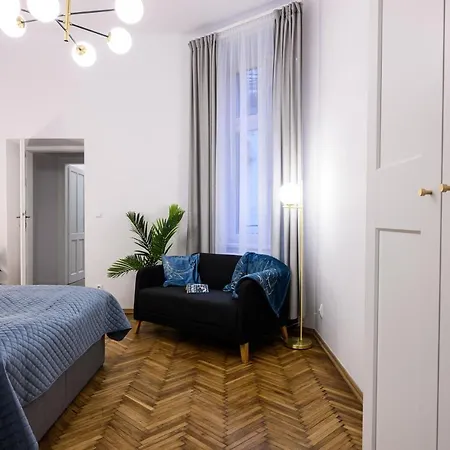 Unique Style Old Town - 25 Min From The Airport - By Homelike *