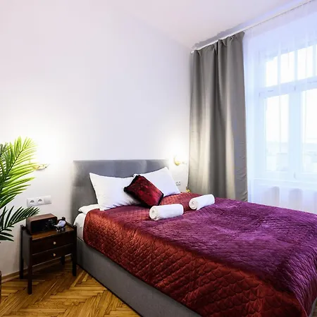 Unique Style Old Town - 25 Min From The Airport - By Homelike