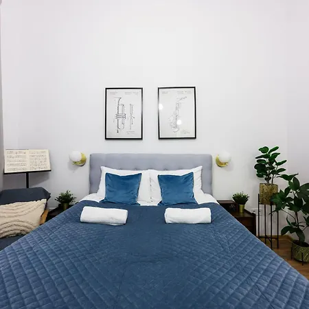 Unique Style Old Town - 25 Min From The Airport - By Homelike