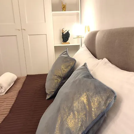 Unique Style Old Town - 25 Min From The Airport - By Homelike