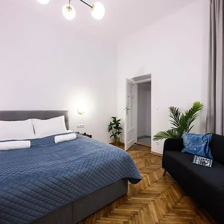 Unique Style Old Town - 25 Min From The Airport - By Homelike *