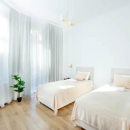 Unique Style Old Town - 25 Min From The Airport - By Homelike *