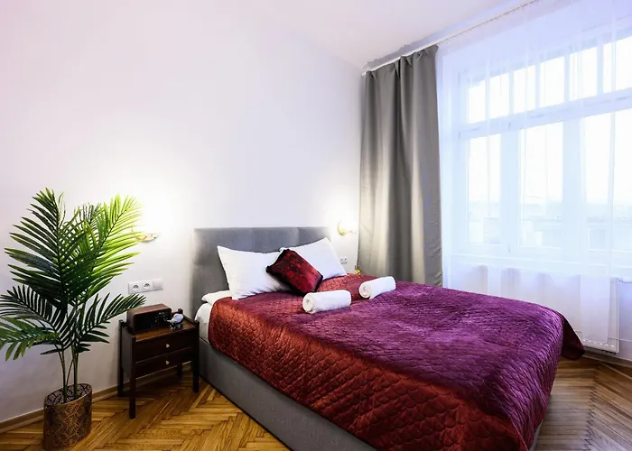 Unique Style Old Town - 25 Min From The Airport - By Homelike