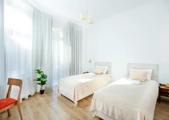 Unique Style Old Town - 25 Min From The Airport - By Homelike *