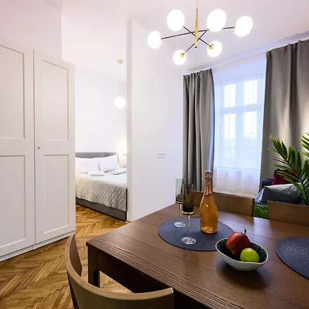 Unique Style Old Town - 25 Min From The Airport - By Homelike