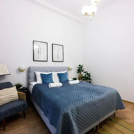 Unique Style Old Town - 25 Min From The Airport - By Homelike Apartment *
