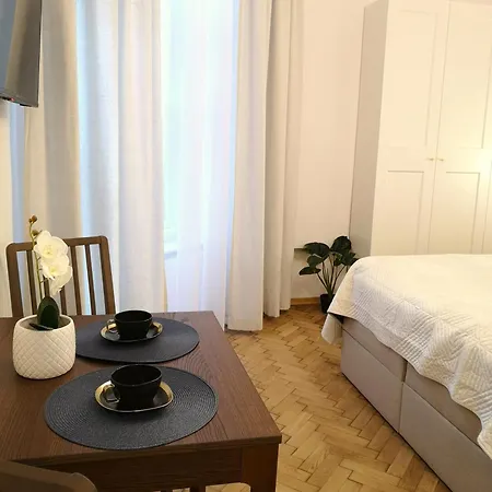 Unique Style Old Town - 25 Min From The Airport - By Homelike Apartment