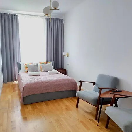 Unique Style Old Town - 25 Min From The Airport - By Homelike Apartment