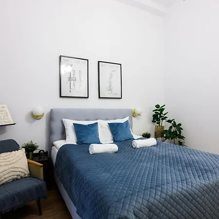 Unique Style Old Town - 25 Min From The Airport - By Homelike Apartment *