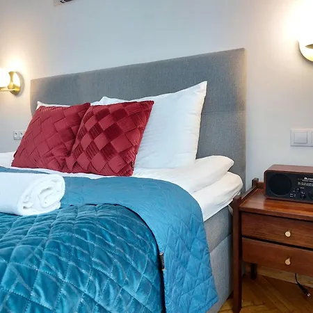 Unique Style Old Town - 25 Min From The Airport - By Homelike Apartment