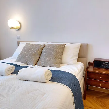 Unique Style Old Town - 25 Min From The Airport - By Homelike Apartment *