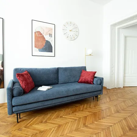 Unique Style Old Town - 25 Min From The Airport - By Homelike